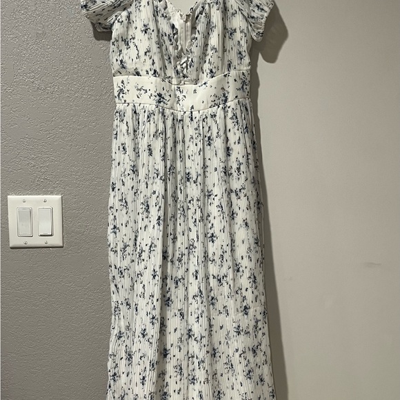 Lulus Dresses & Skirts - Lulu's Romantic White and Blue Floral Dress